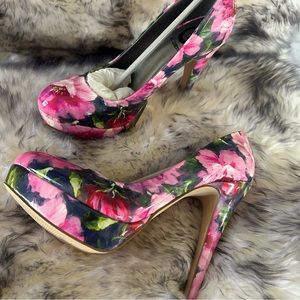 Large vibrant pattern stilettos